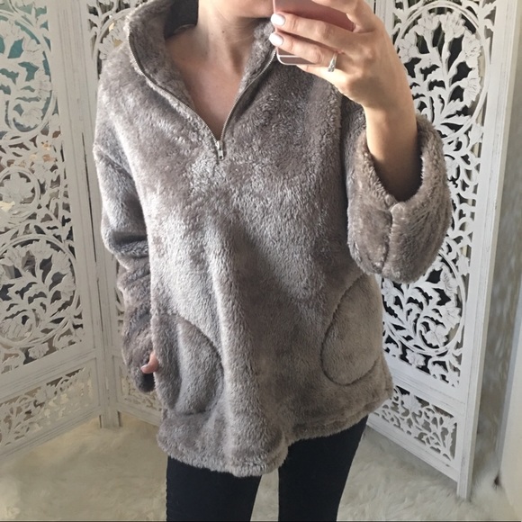 Plush Faux Fur Pullover - Picture 3 of 9